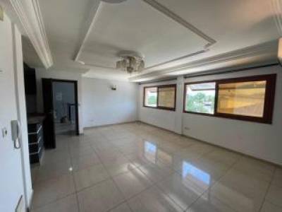 Grand Studio a louer a Bonapriso, Douala